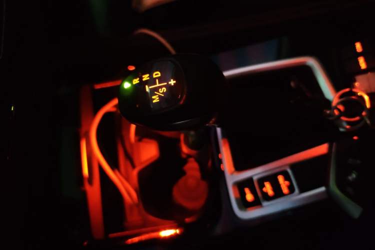 Used BMW 1 Series 2018 118i Sport Edition Gear Lever