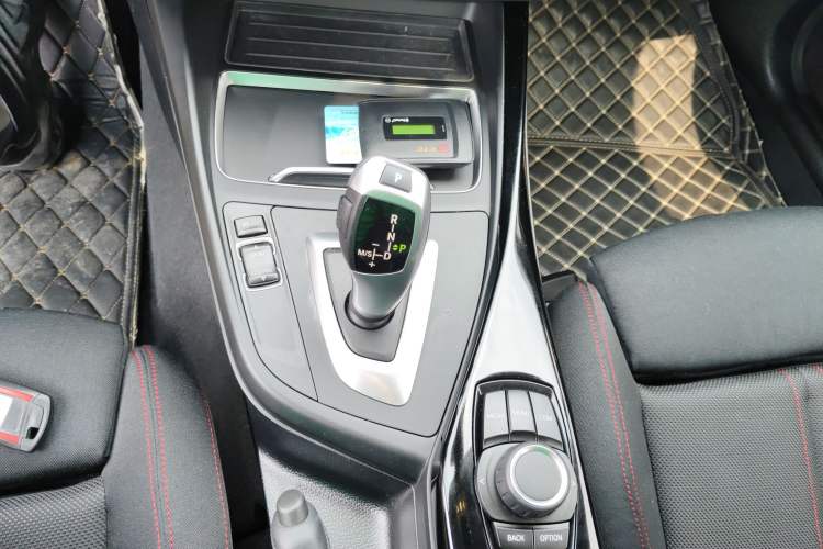 Used BMW 1 Series 2018 118i Sport Design Package Gear Lever