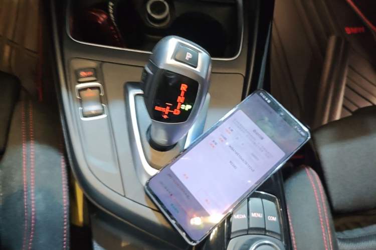 Used BMW 1 Series 2018 118i Sport Design Package Gear Lever