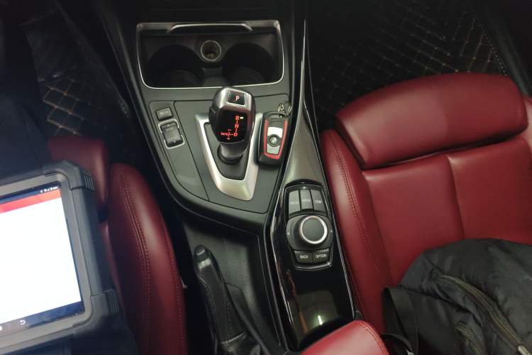 Used BMW 1 Series 2018 118i Sport Design Package Gear Lever