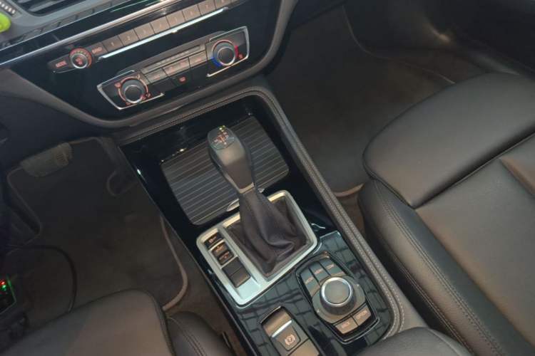 Used BMW 1 Series 2018 118i Sport Edition Gear Lever