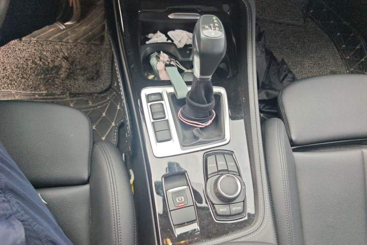 Used BMW 1 Series 2018 Facelifted 118i Sport Edition Gear Lever