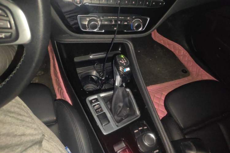 Used BMW 1 Series 2018 118i Sport Edition Gear Lever