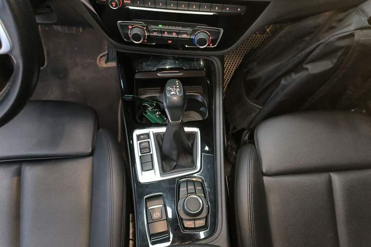 Used BMW 1 Series 2018 118i Sport Edition Gear Lever