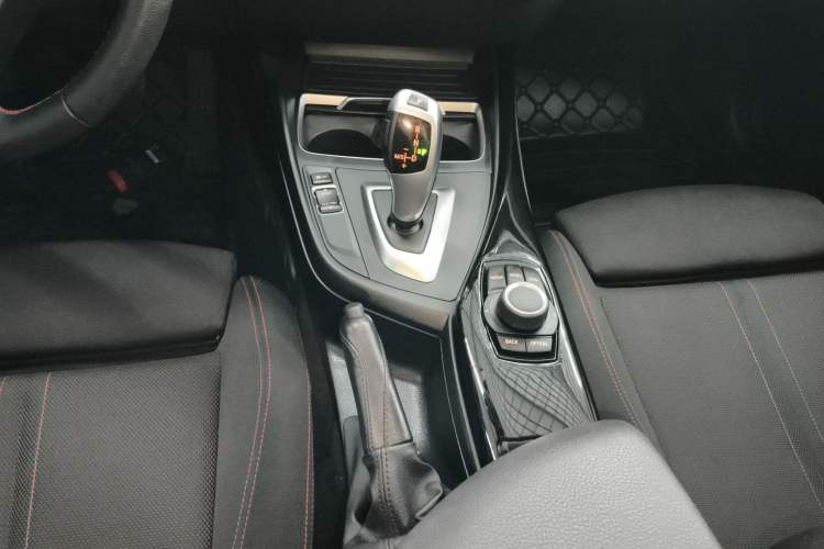 Used BMW 1 Series 2018 118i Sport Design Package Gear Lever