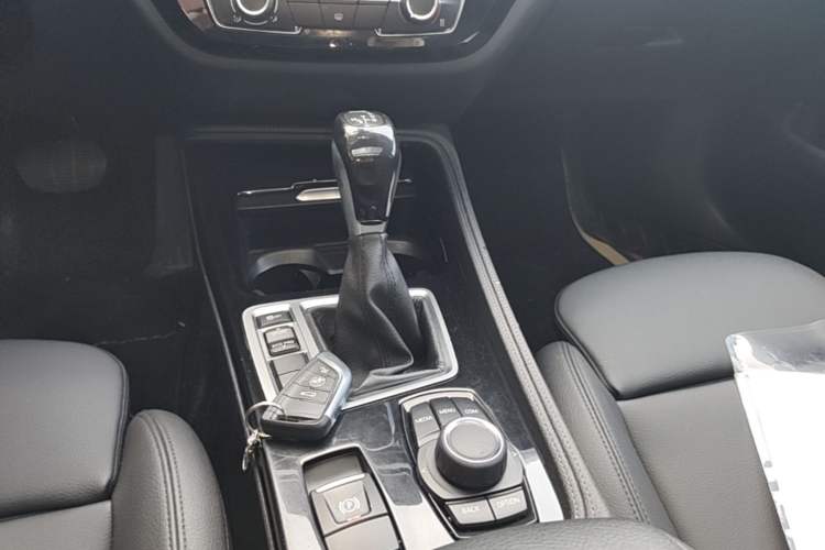 Used BMW 1 Series 2018 118i Sport Edition Gear Lever