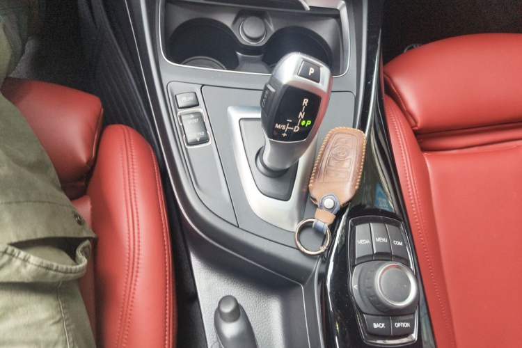 Used BMW 1 Series 2018 118i Sport Design Package Gear Lever
