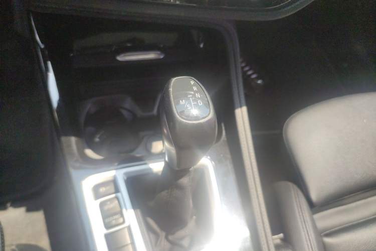 Used BMW 1 Series 2018 118i Sport Edition Gear Lever