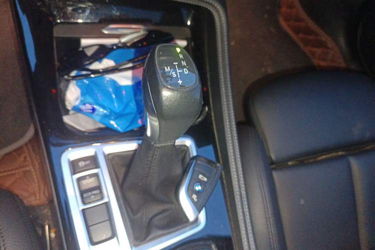 Used BMW 1 Series 2018 118i Sport Edition Gear Lever