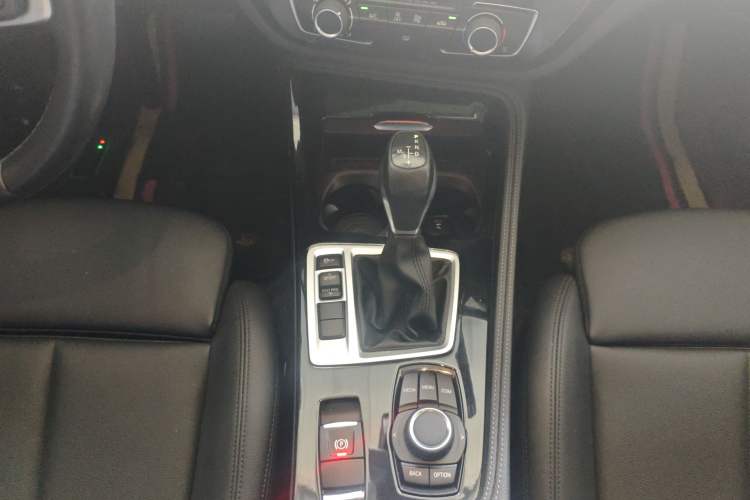 Used BMW 1 Series 2018 118i Sport Edition Gear Lever