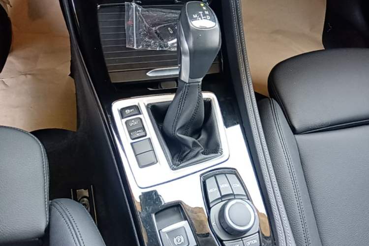 Used BMW 1 Series 2018 Facelifted 118i Sport Edition Gear Lever