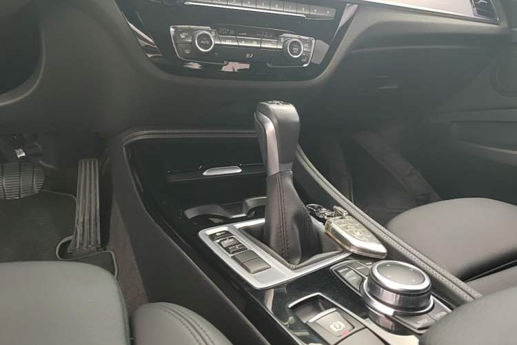 Used BMW 1 Series 2018 120i Design Package Model Gear Lever