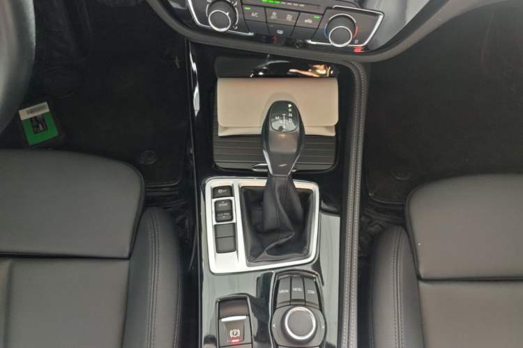 Used BMW 1 Series 2018 Facelifted 118i Sport Edition Gear Lever
