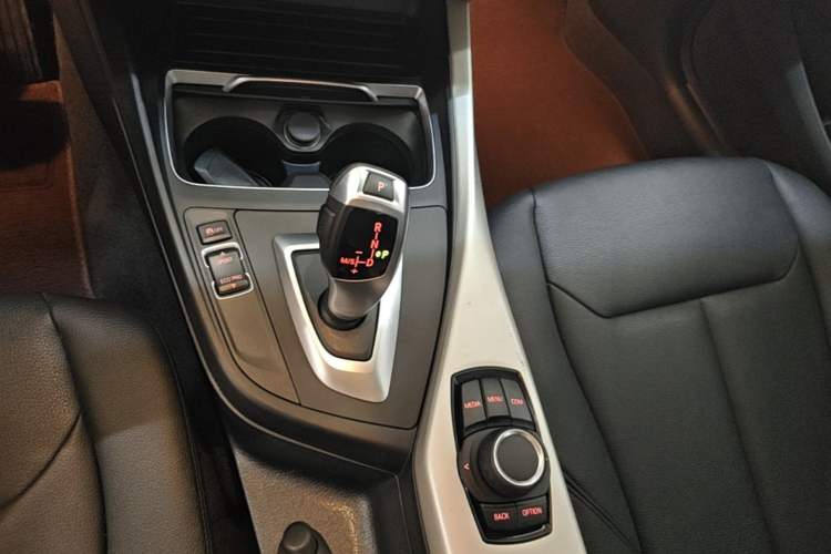 Used BMW 1 Series 2018 118i Leading Model Gear Lever