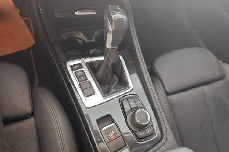 Used BMW 1 Series 2018 118i Sport Edition Gear Lever