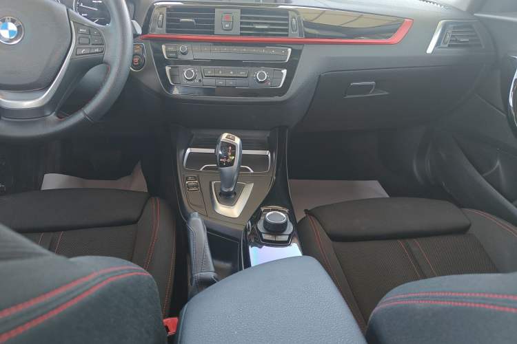 Used BMW 1 Series 2018 118i Sport Design Package Gear Lever