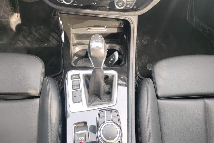 Used BMW 1 Series 2018 118i Design Package Edition Gear Lever