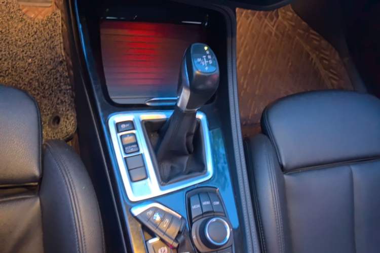 Used BMW 1 Series 2018 118i Sport Edition Gear Lever