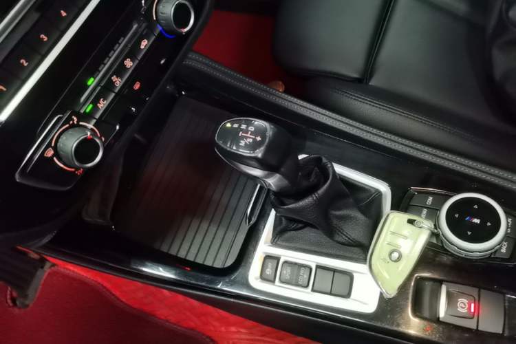 Used BMW 1 Series 2018 118i Sport Edition Gear Lever