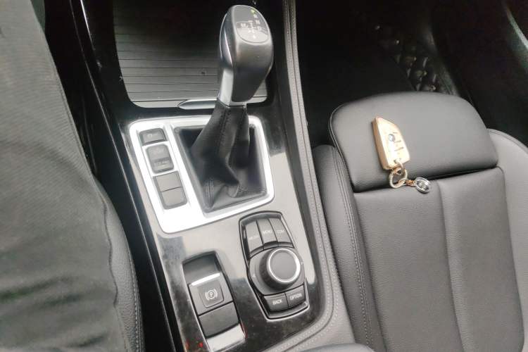 Used BMW 1 Series 2018 Facelifted 118i Sport Edition Gear Lever
