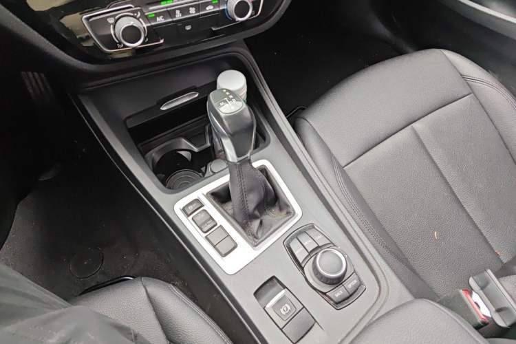 Used BMW 1 Series 2018 118i Fashion Model Gear Lever