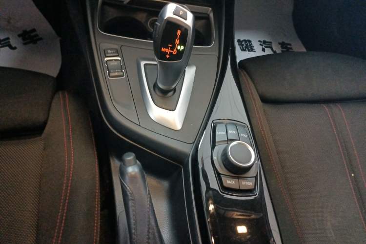 Used BMW 1 Series 2018 118i Sport Design Package Gear Lever