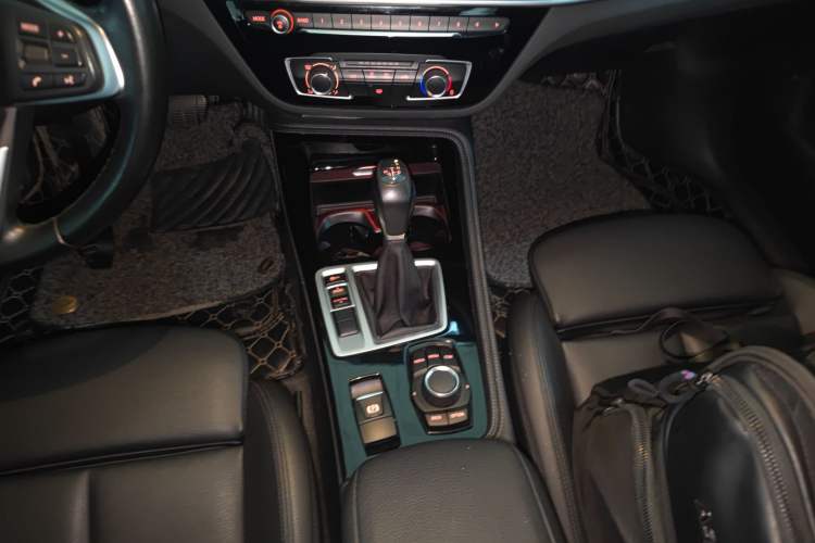 Used BMW 1 Series 2018 118i Sport Edition Gear Lever