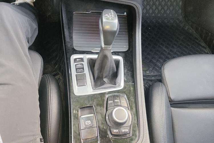 Used BMW 1 Series 2018 Facelifted 118i Sport Edition Gear Lever