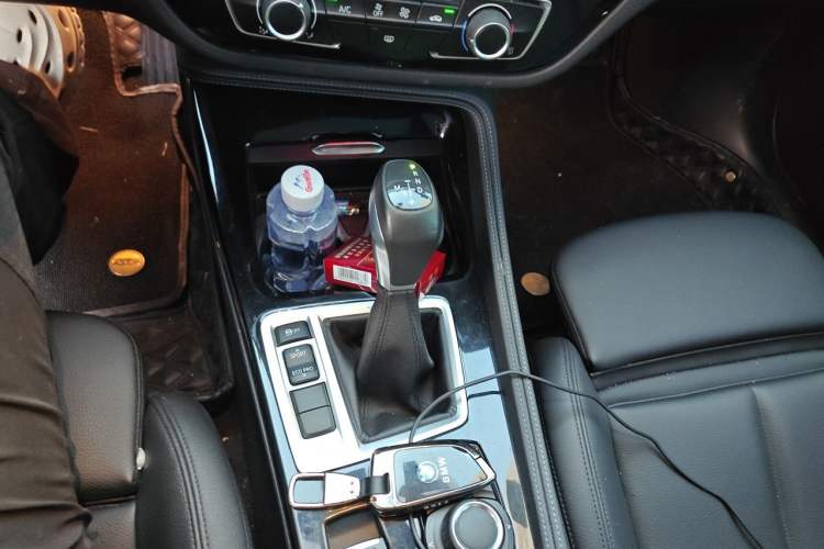 Used BMW 1 Series 2018 118i Sport Edition Gear Lever