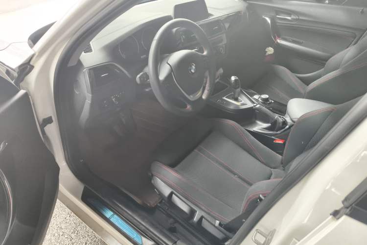 Used BMW 1 Series 2018 118i Sport Design Package Interior 1
