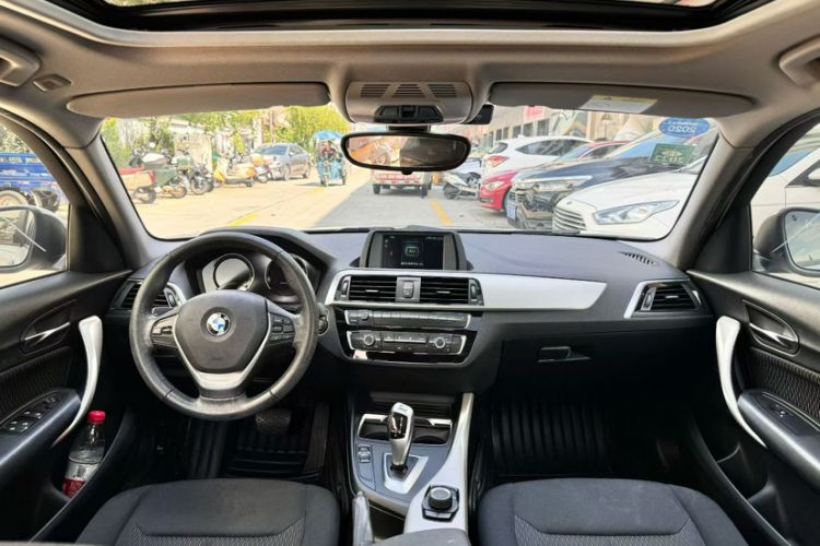 Used BMW 1 Series 2018 118i Leading Model Interior 1