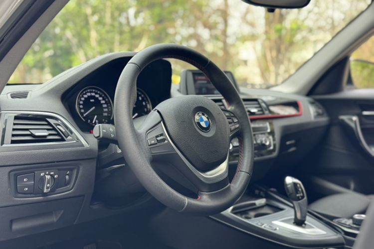 Used BMW 1 Series 2018 118i Sport Design Package Interior 12