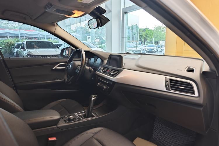 Used BMW 1 Series 2018 Revised 118i Fashion Edition Interior 12