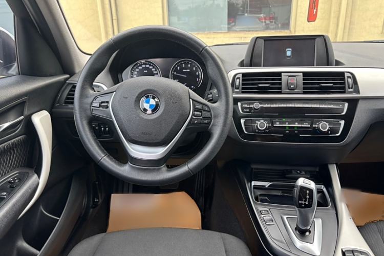 Used BMW 1 Series 2018 118i Leading Model Interior 2