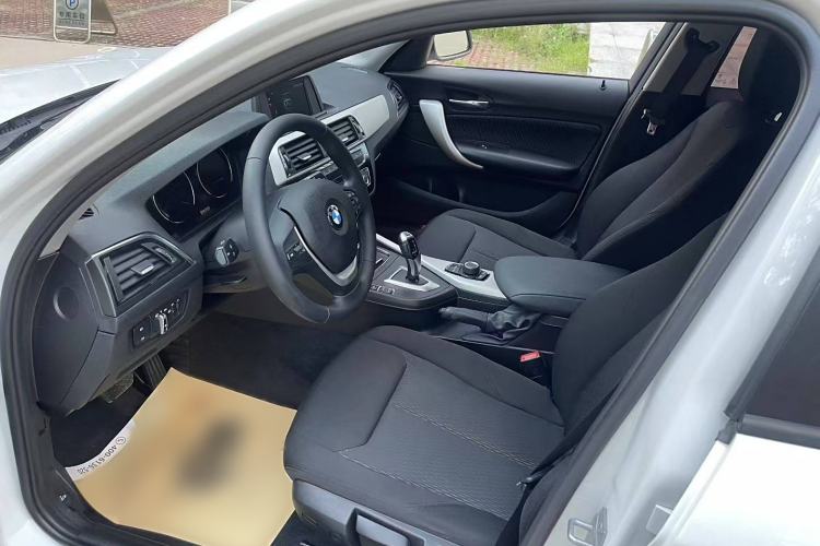 Used BMW 1 Series 2018 118i Leading Model Interior 2