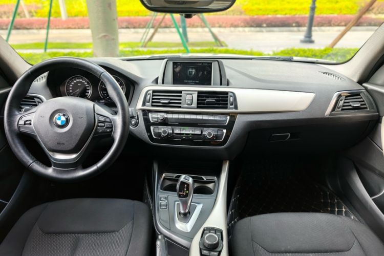 Used BMW 1 Series 2018 118i Leading Model Interior 2