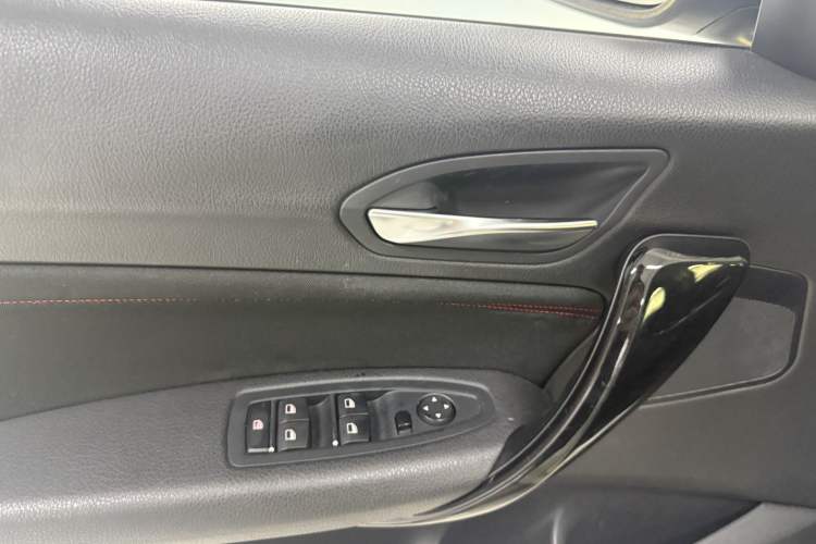 Used BMW 1 Series 2018 118i Sport Design Package Interior 2