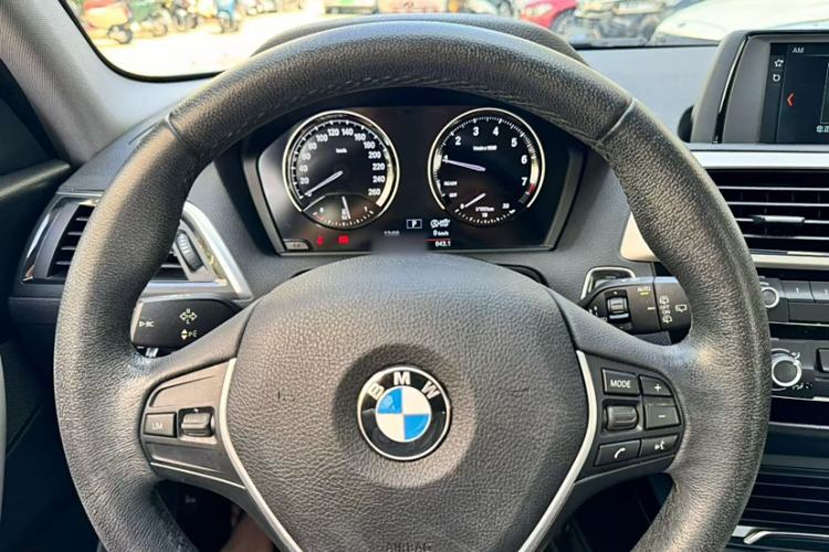 Used BMW 1 Series 2018 118i Leading Model Interior 2