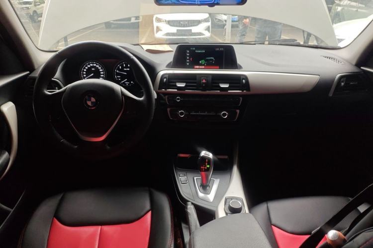 Used BMW 1 Series 2018 118i Leading Model Interior 2