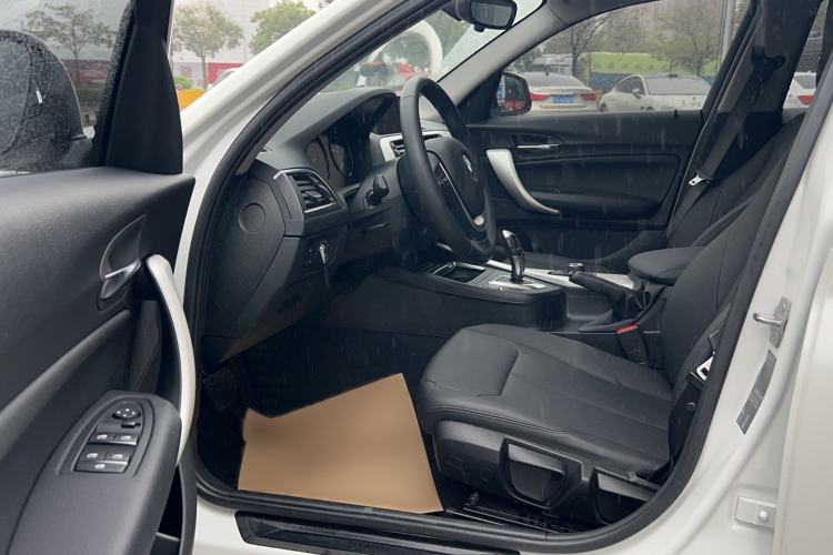 Used BMW 1 Series 2018 118i Leading Model Interior 2