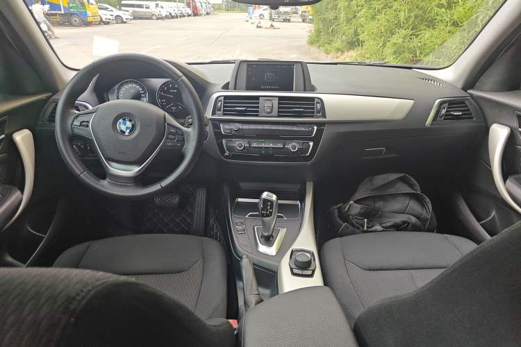 Used BMW 1 Series 2018 118i Leading Model Interior 2