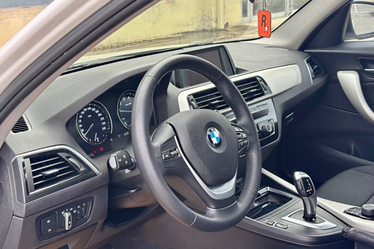 Used BMW 1 Series 2018 118i Leading Model Interior 3
