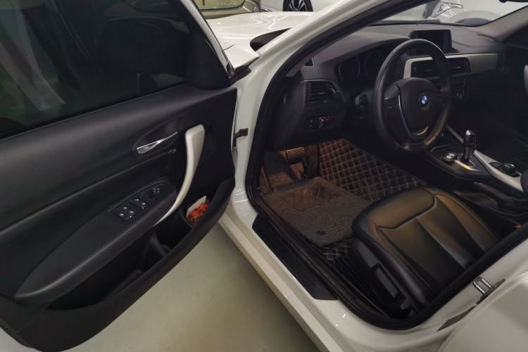 Used BMW 1 Series 2018 118i Leading Model Interior 3