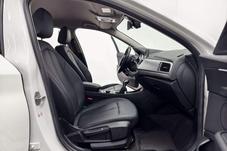 Used BMW 1 Series 2018 Revised 118i Fashion Edition Interior 3