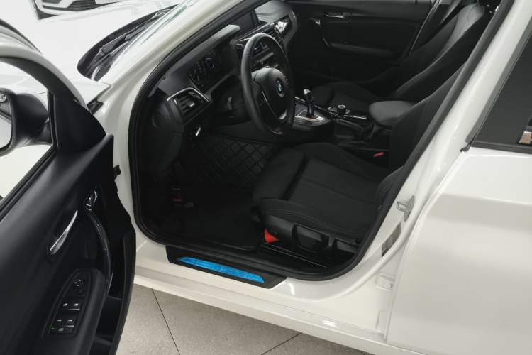 Used BMW 1 Series 2018 118i Sport Design Package Interior 3