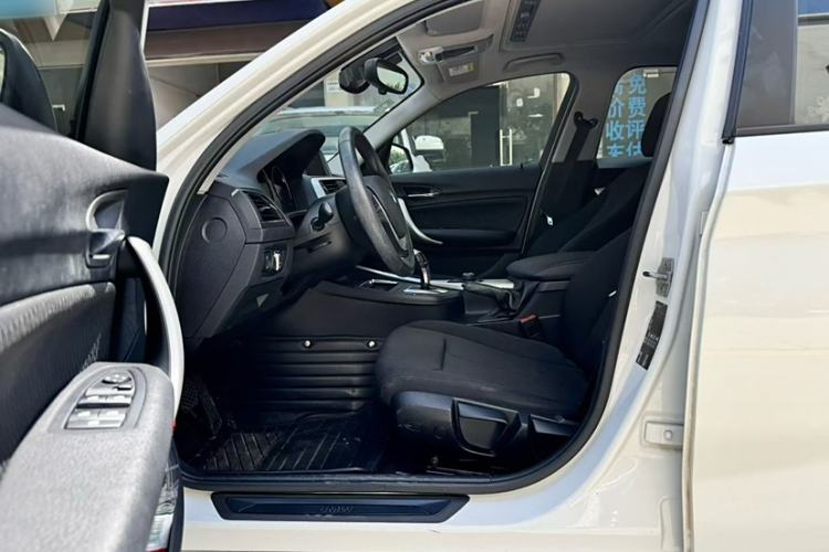 Used BMW 1 Series 2018 118i Leading Model Interior 3