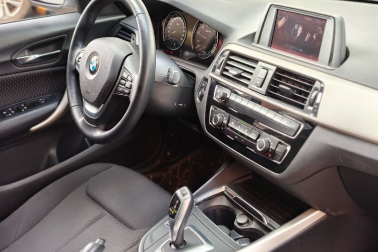 Used BMW 1 Series 2018 118i Leading Model Interior 4