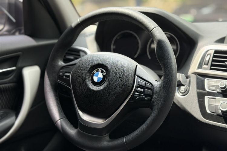 Used BMW 1 Series 2018 118i Leading Model Interior 4