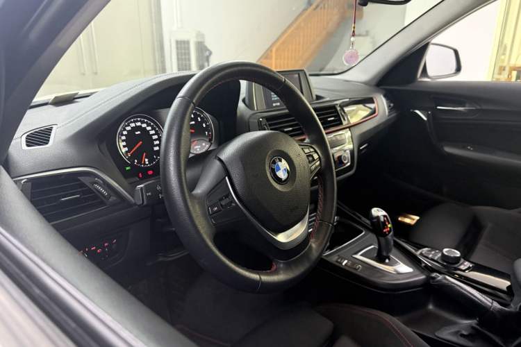 Used BMW 1 Series 2018 118i Sport Design Package Interior 4