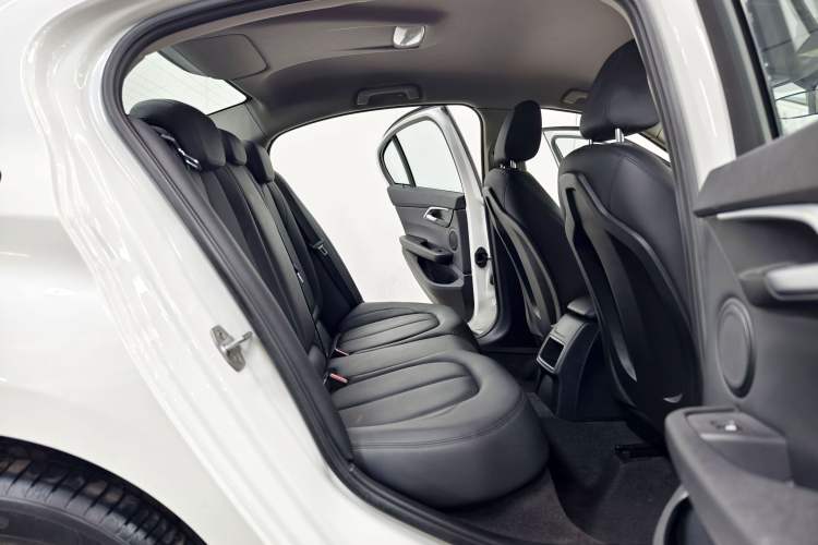 Used BMW 1 Series 2018 Revised 118i Fashion Edition Interior 4